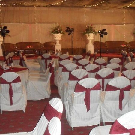 Hotel Crown Plaza Lahore Buitenkant foto