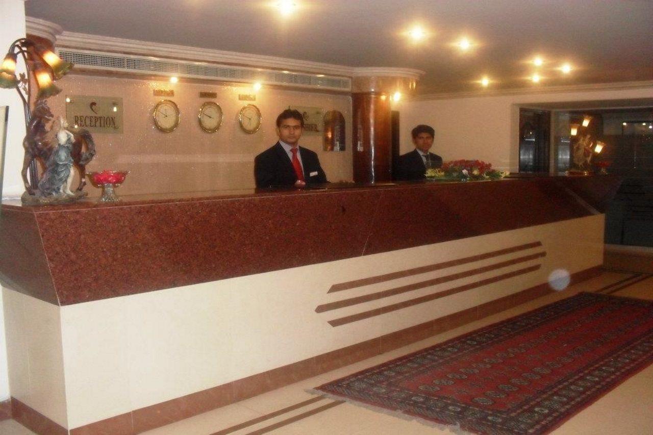 Hotel Crown Plaza Lahore Buitenkant foto
